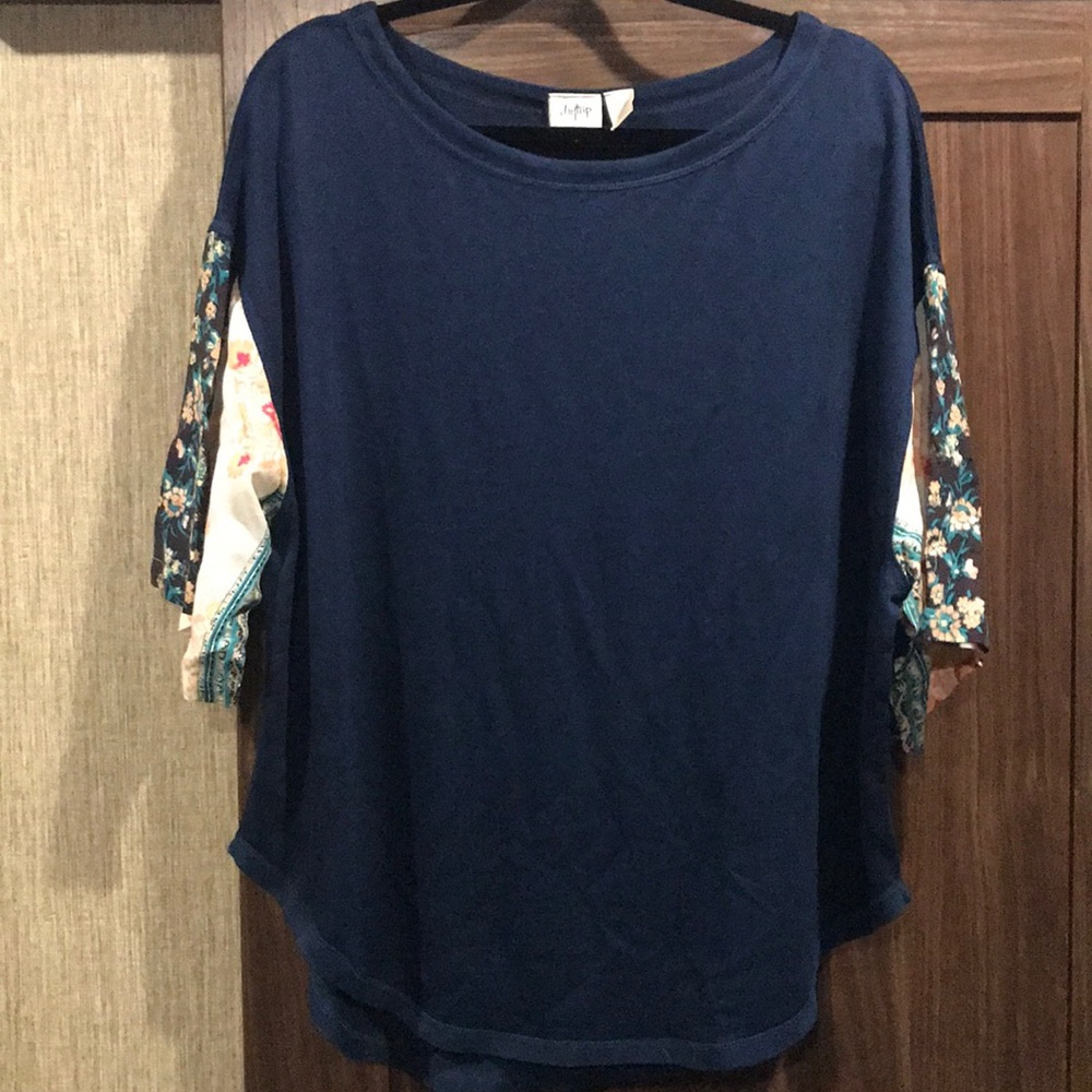 Daytrip by The Buckle Navy Top with Floral sleeves